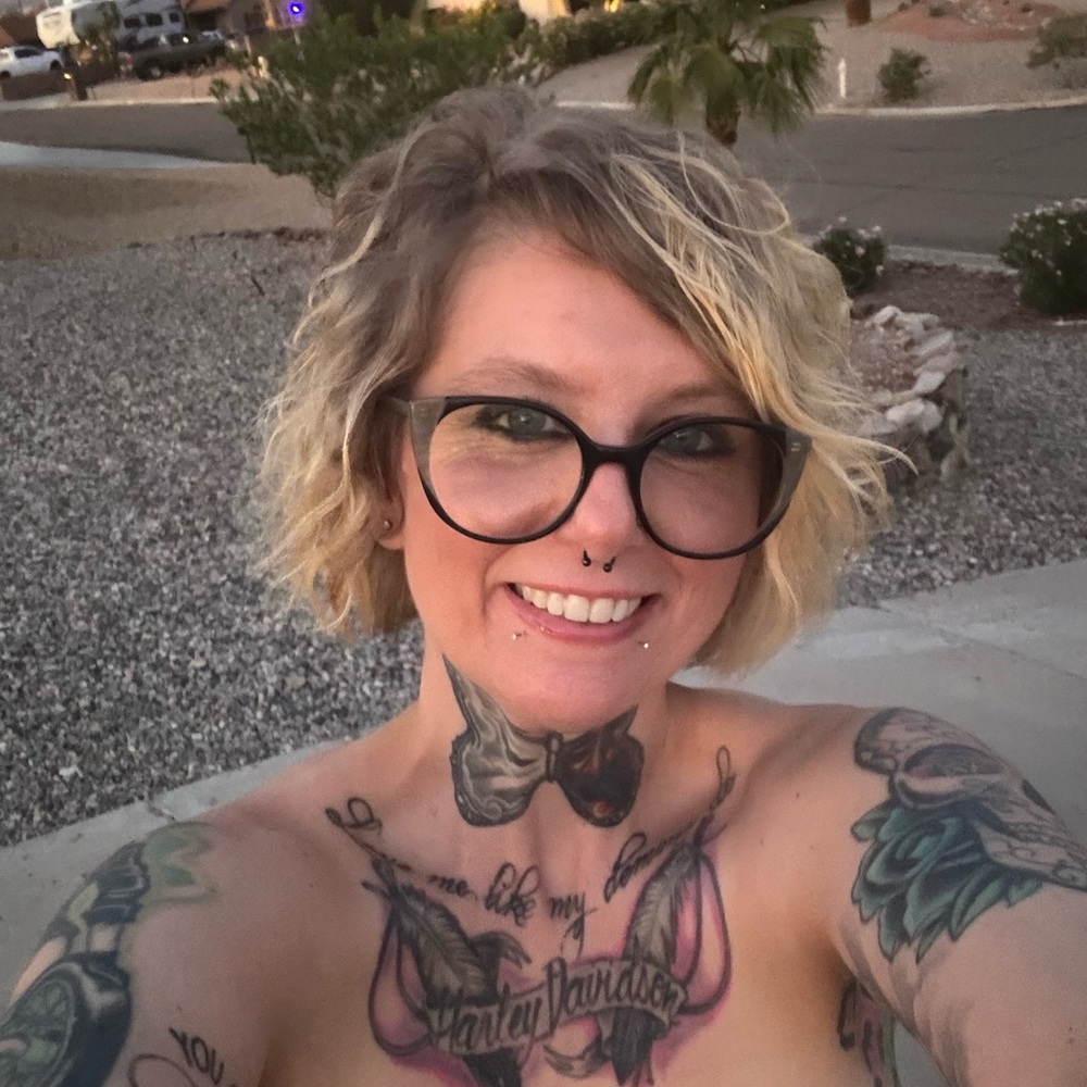 🖤 like my live listing to be notified when I’m live 🖤